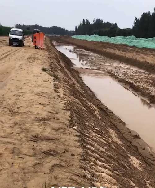 吕梁岚县河道降水